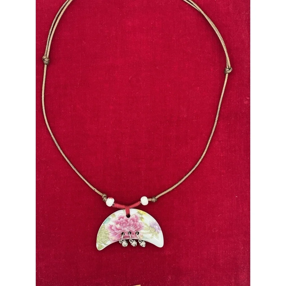 Pink‎ White Floral Painted Ceramic Flower Pendant  Necklace Vintage